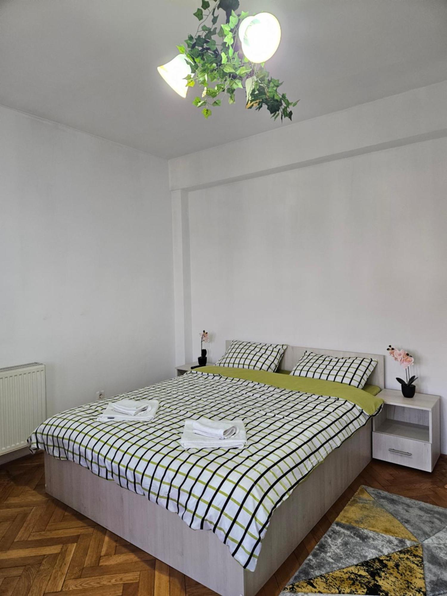 Apartment Zarnesti City Centre Vmp Free Parking Luaran gambar
