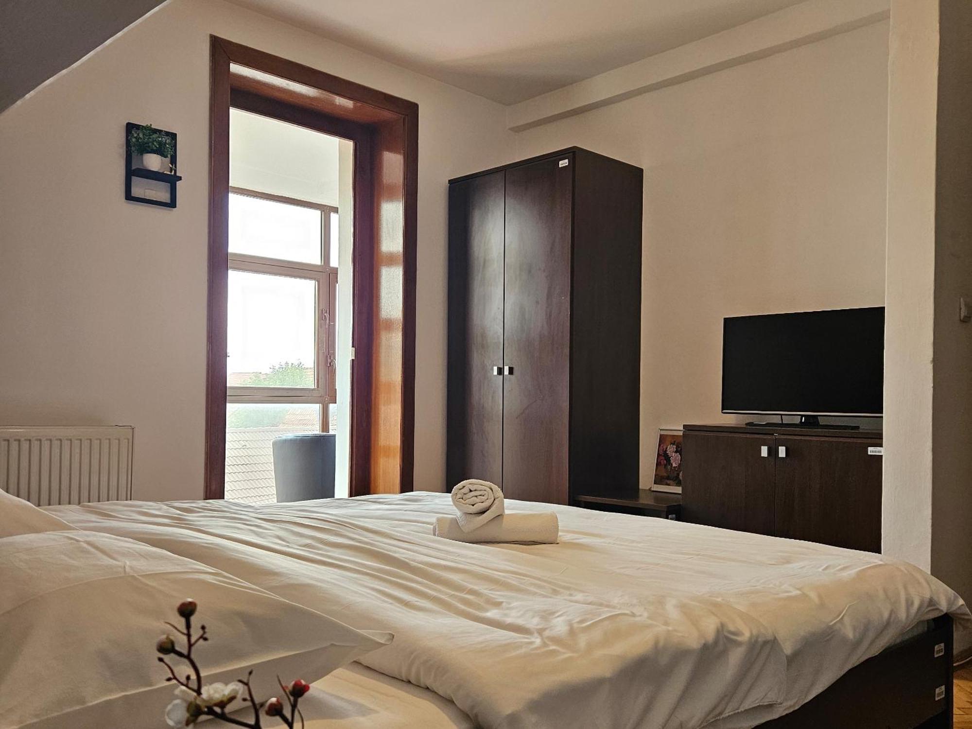 Apartment Zarnesti City Centre Vmp Free Parking Luaran gambar